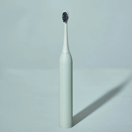 Battery-Powered vs. Manual Toothbrushes: Insights from Sevenoralcare